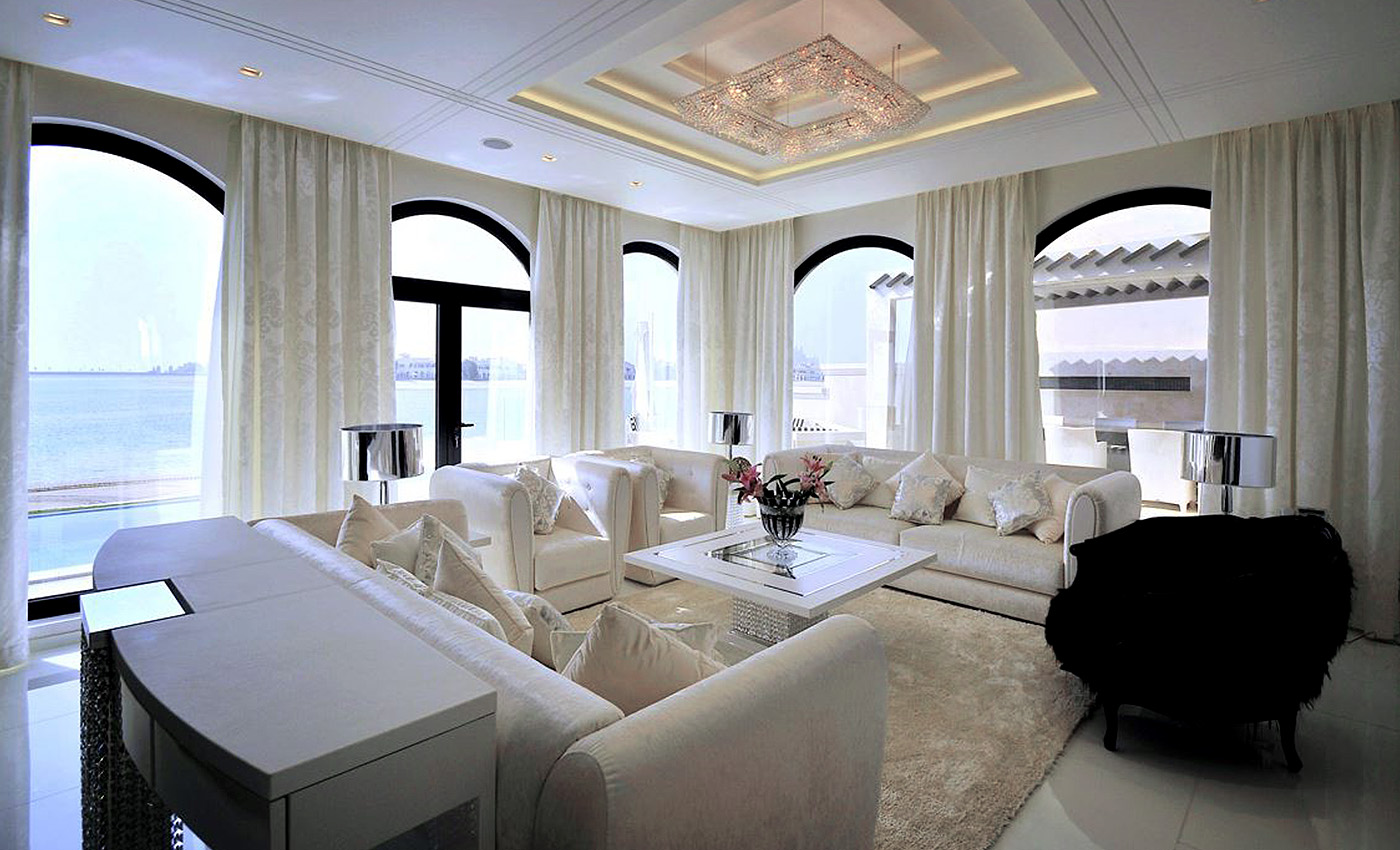 KOI in a Luxury Villa in Dubai, Manooi Crystal Chandeliers