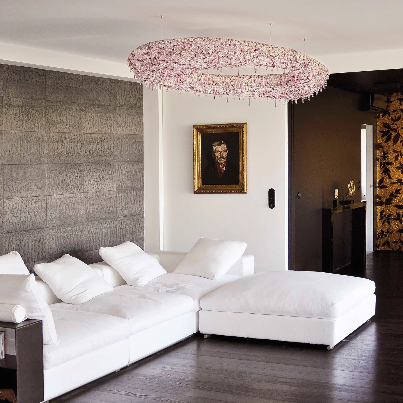 manooi_artica_crystal pink chandelier